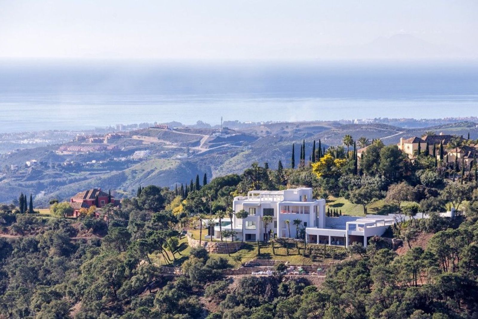 Las impresionantes vistas desde este chalet en Benahavís, el segundo más caro de España.