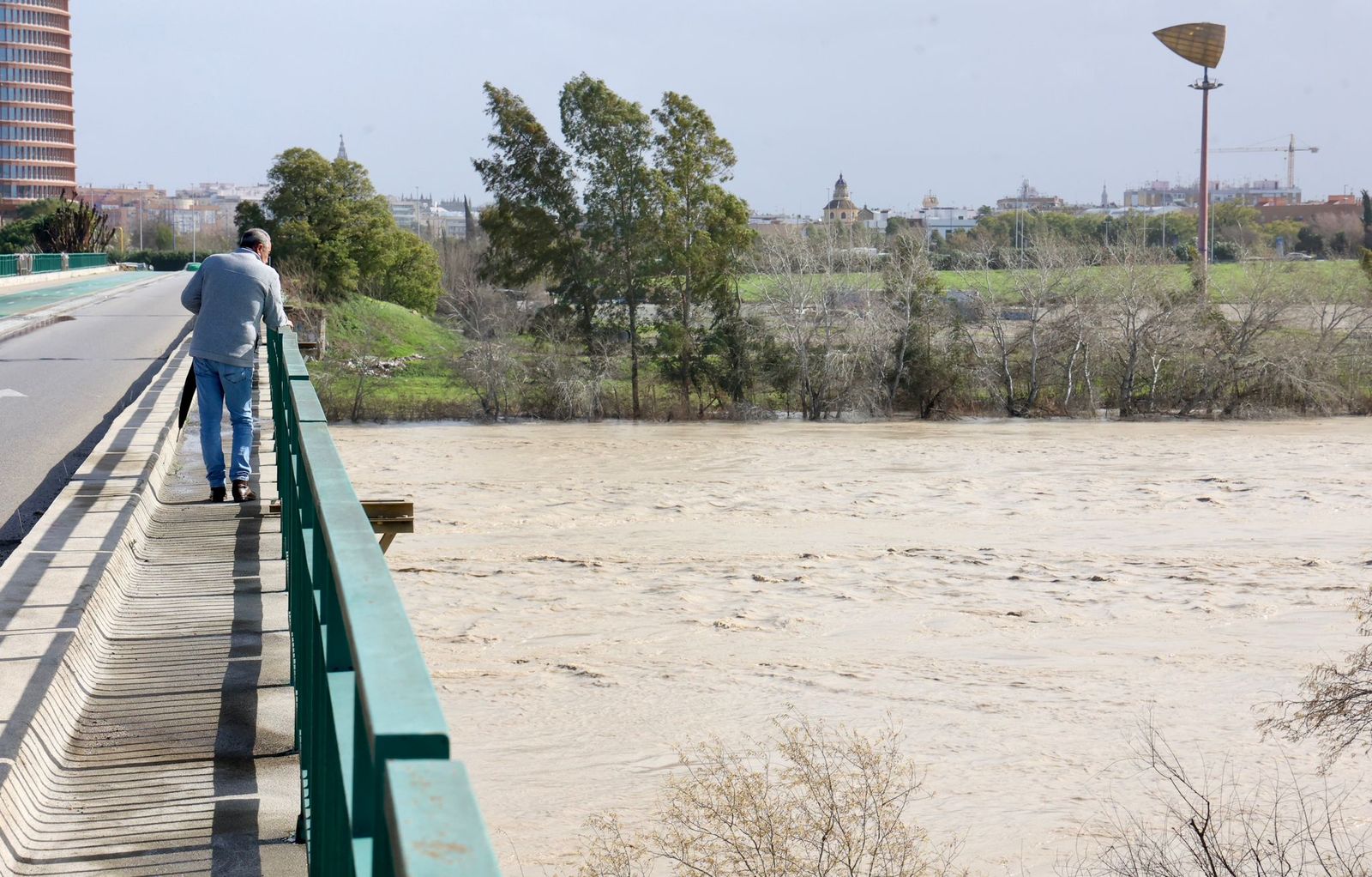 El río Guadalquivir a su paso por Sevilla