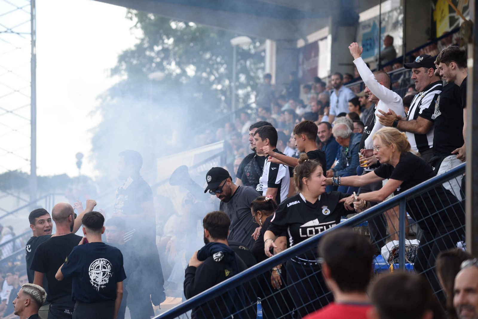 Partido entre el Tomares y la Real Balompédica Linense