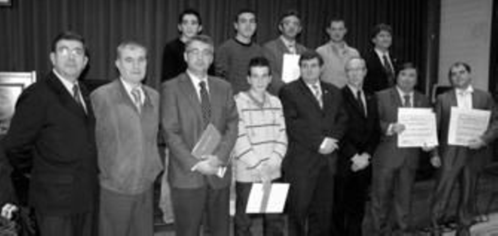 Los premiados posaron para los medios de comunicación después de recibir los premios en metálico de AIQB.