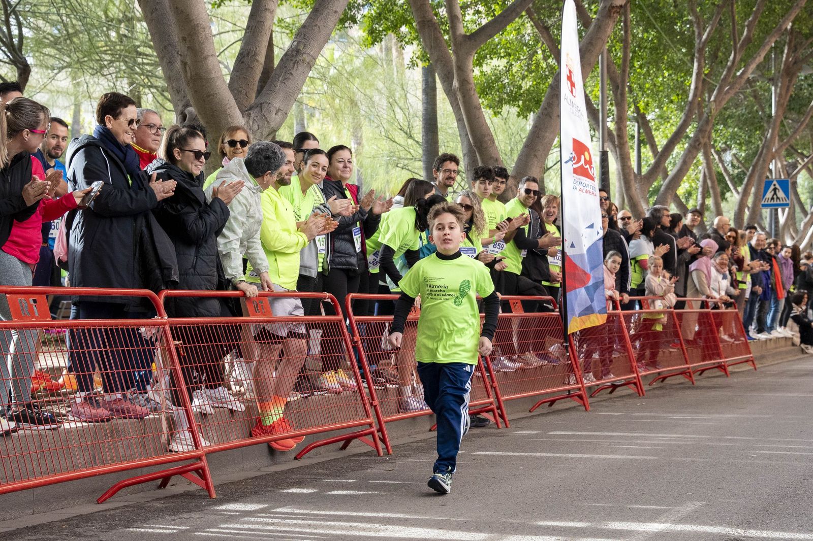 Almería corre unida contra el cáncer en una jornada solidaria
