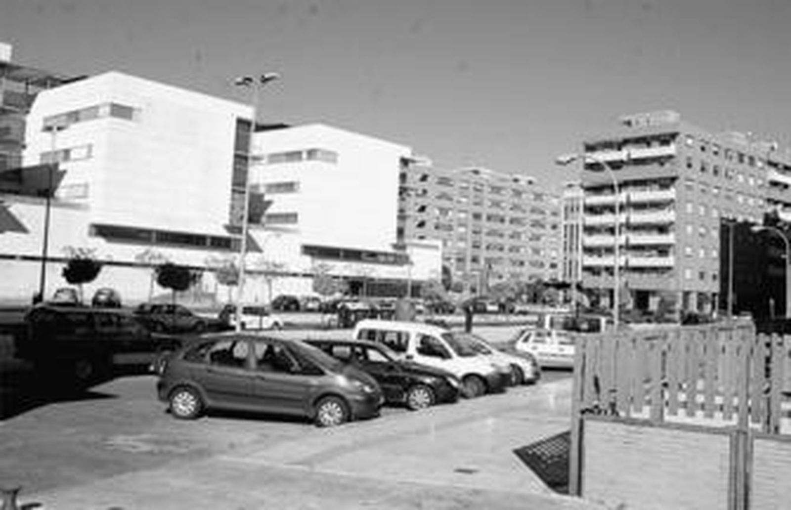 El paseo flanqueado por los edificios administrativos se transformará en un parque con un garaje subterráneo.