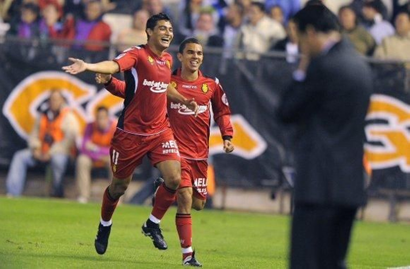 El Mallorca sorprende en Mestalla (1-2)