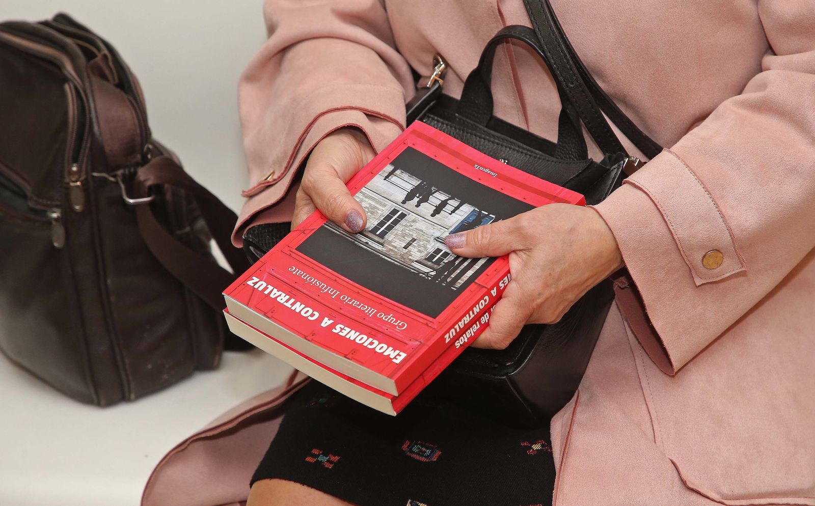 Fotos de la presentación del libro  'Emociones a Contraluz' del grupo literario Infusiónate en Algeciras