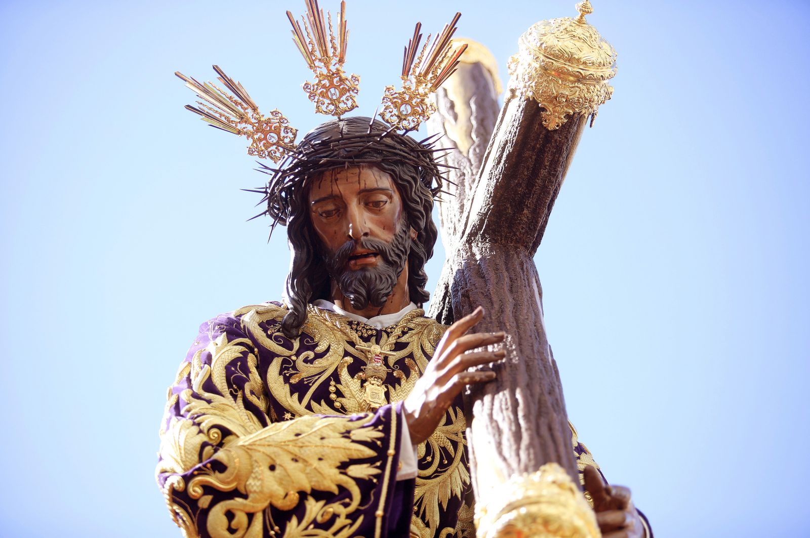 La Hermandad El Nazareno en la madrugá de la Semana Santa de Huelva 2023, en imágenes