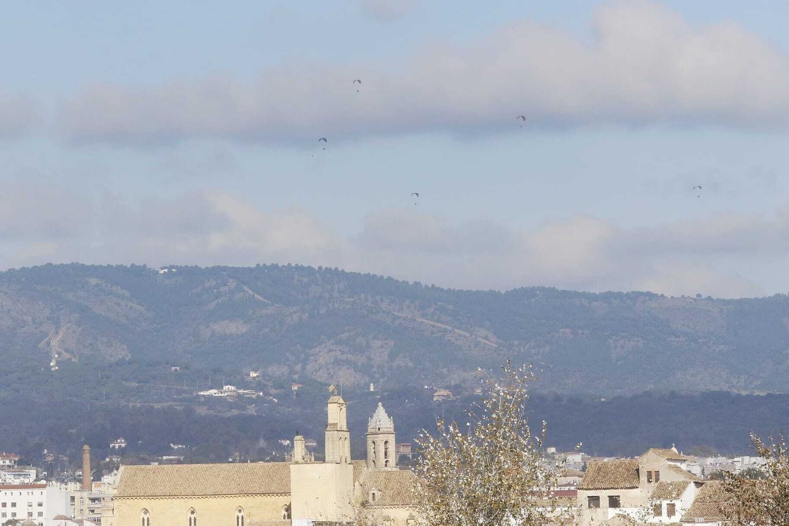 El Cortejo Real en parapente por el cielo de Córdoba.