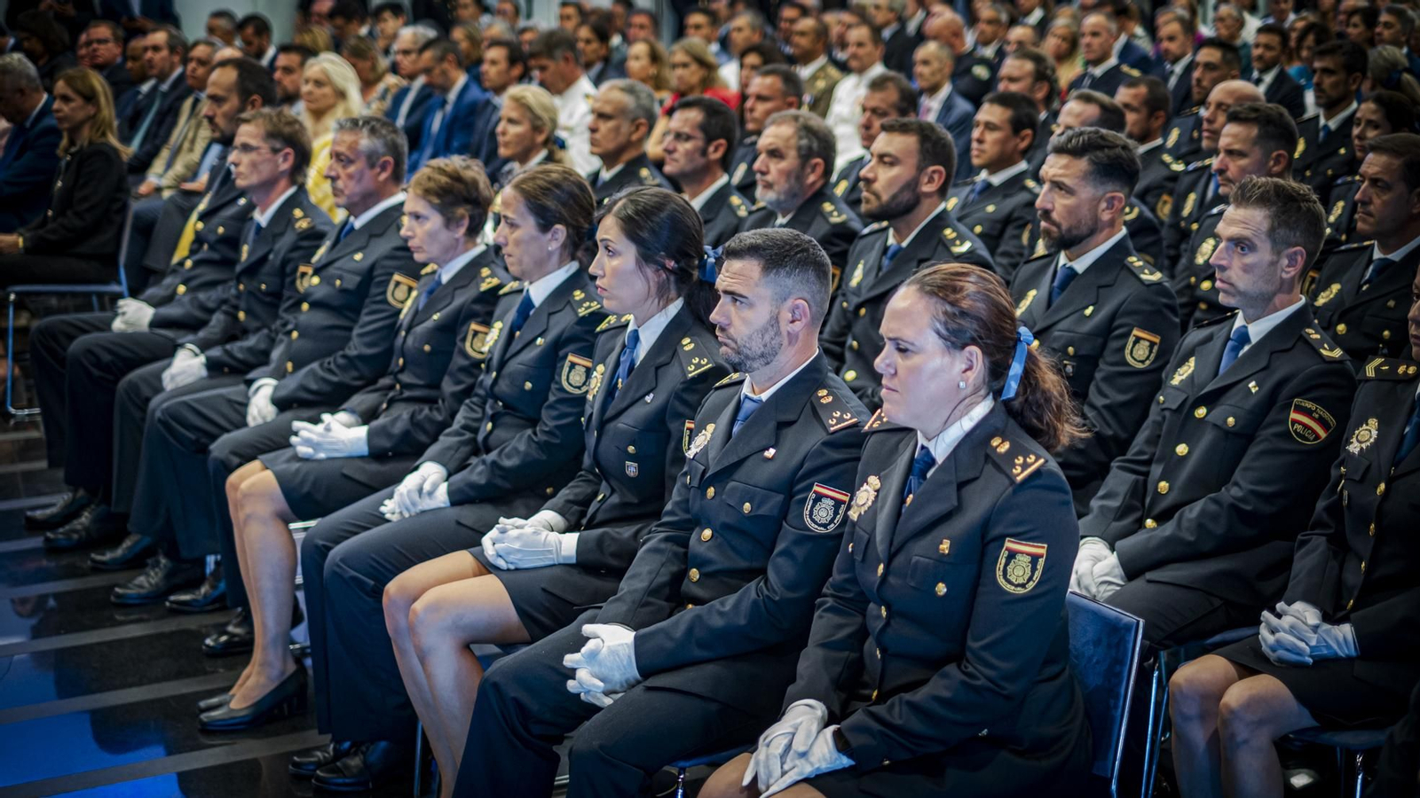 Las imágenes de la celebración del acto del Día de la Policía Nacional en Cádiz.