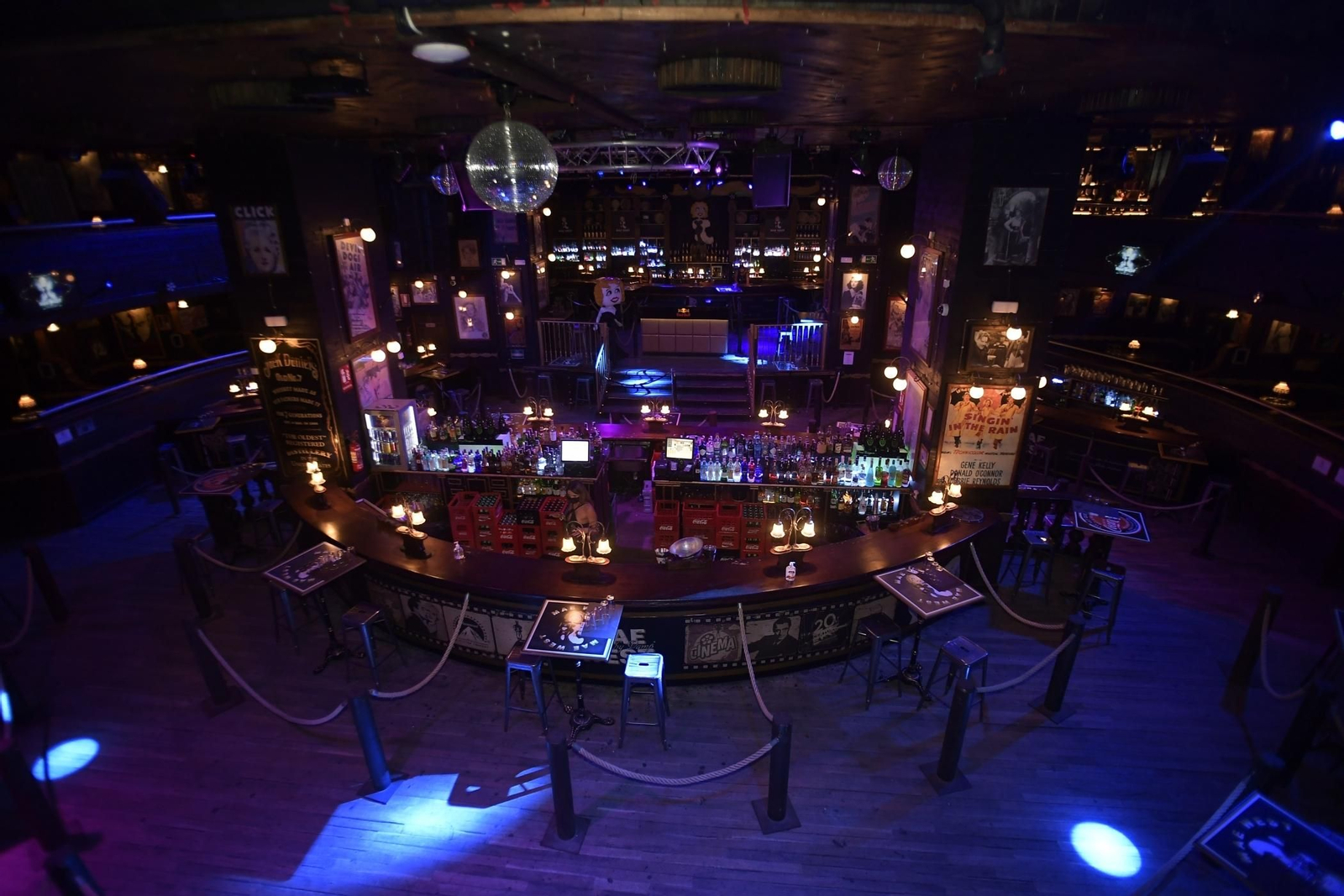 Fotos de la reapertura de la discoteca Mae West en Granada