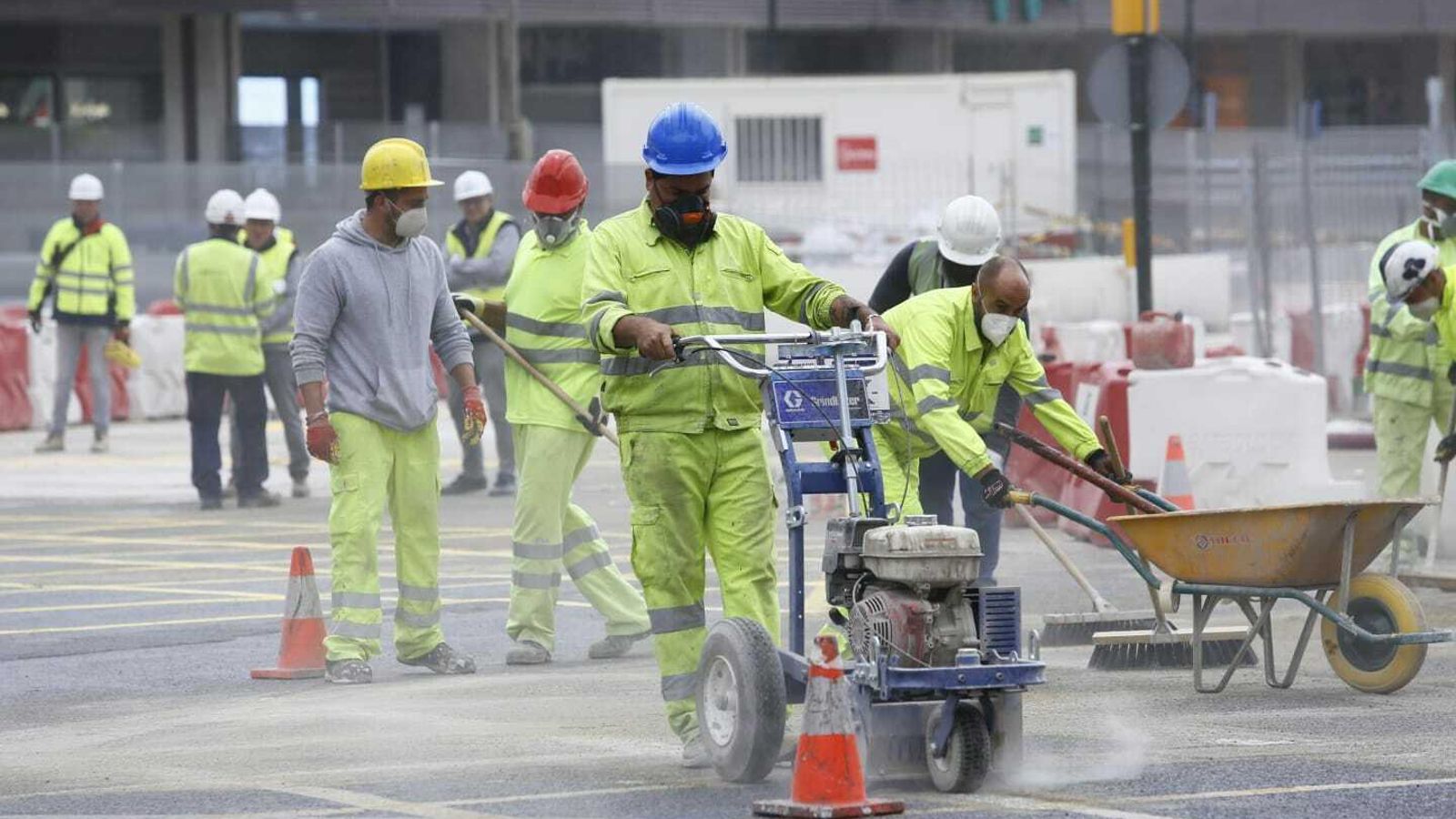 Detalle de los trabajos que se realizan en la Avenida de Andalucía.