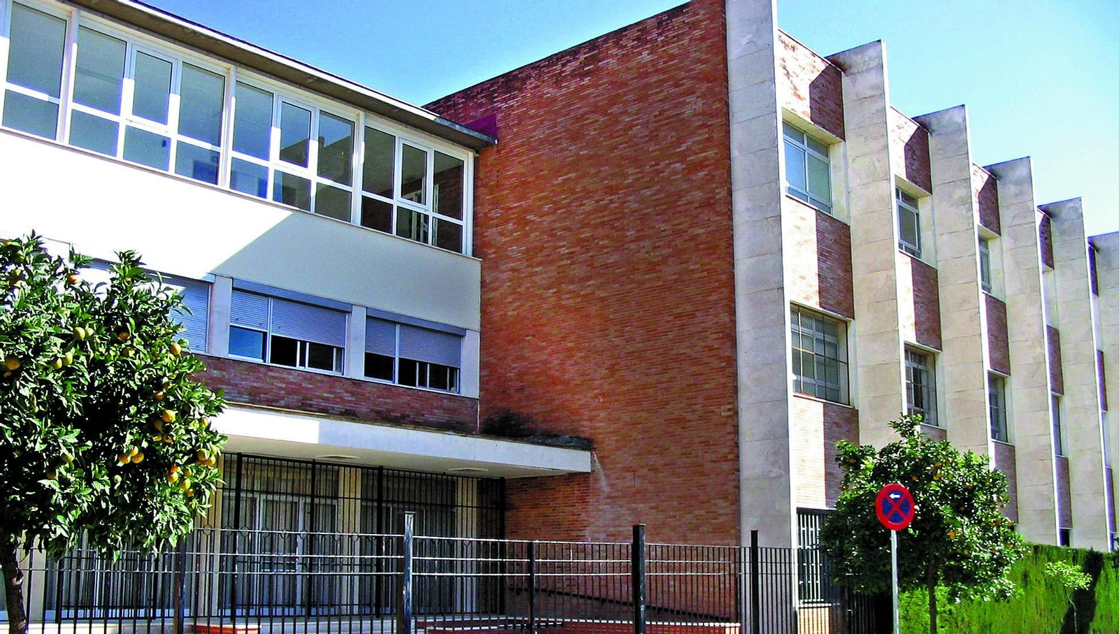 Una imagen actual del colegio Hijas de San José, situado en la Avenida Marianistas.