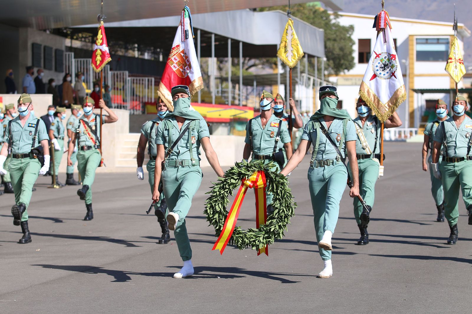 Fotogalería de la ministra de Defensa, Margarita Robles, a La Legión