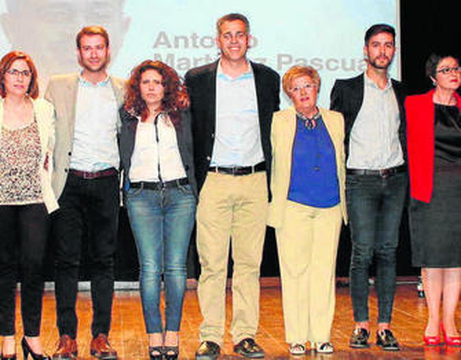 Antonio M. Pascual, en el centro, repite como alcalde.