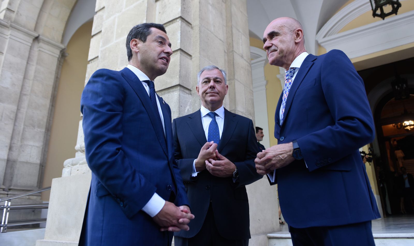 La investidura de José Luis Sanz como alcalde de Sevilla, en imágenes