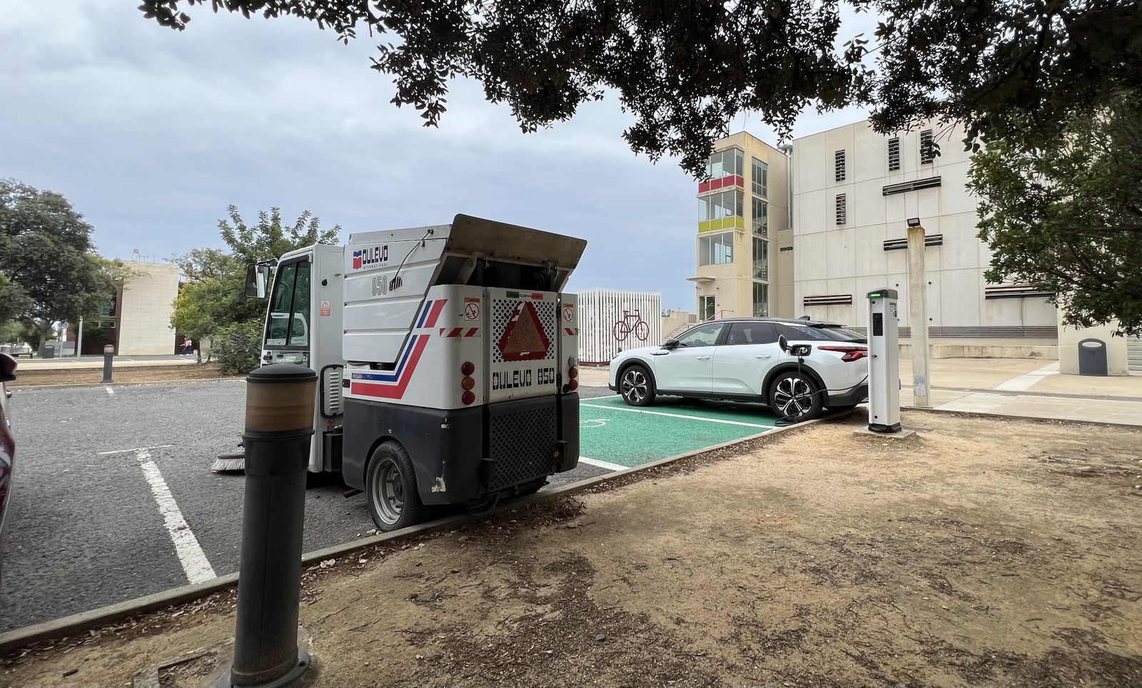 Así quedará el Campus del Carmen de la Universidad de Huelva tras la instalación de las placas solares