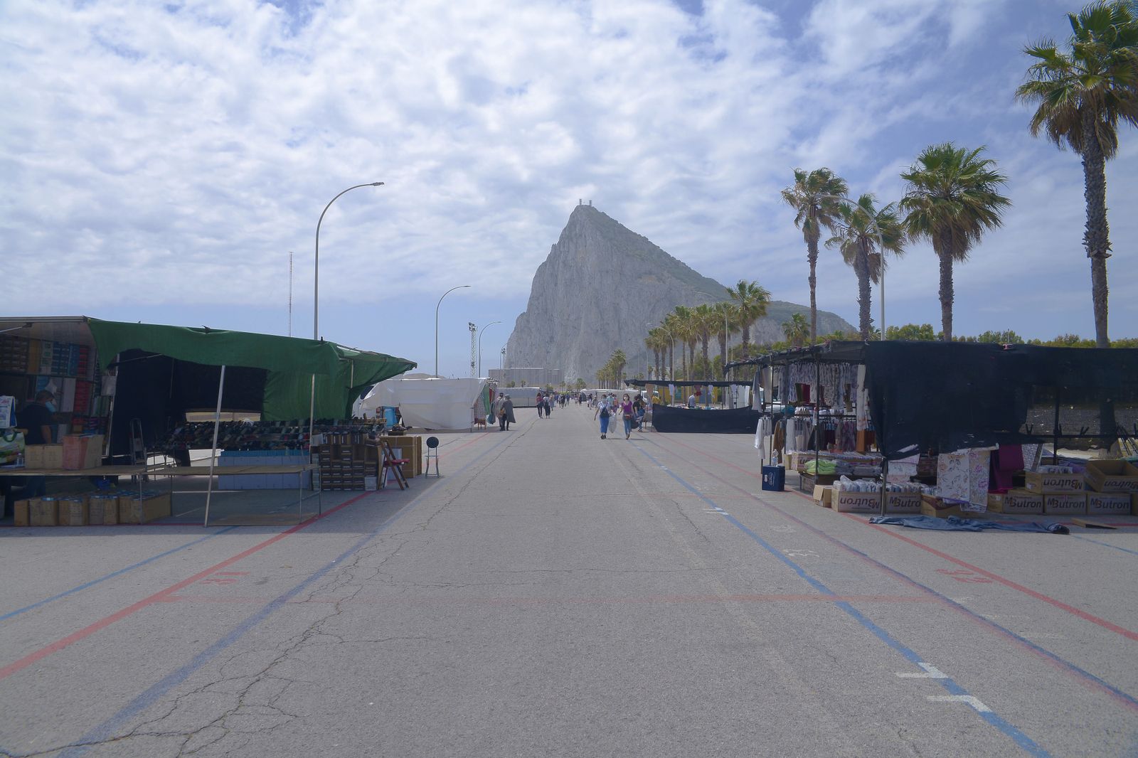 Fotos del primer dia del mercadillo de La Linea