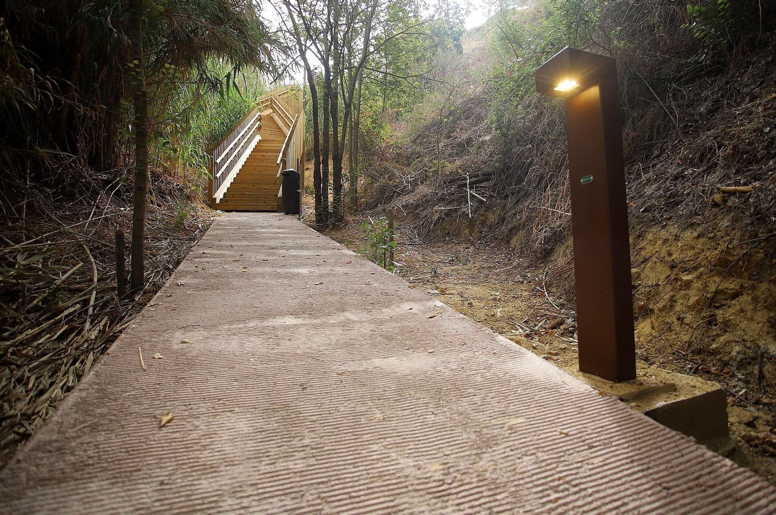 Imágenes de la visita guiada a la Fuente Vieja de Huelva por el arquitecto Francisco Javier López