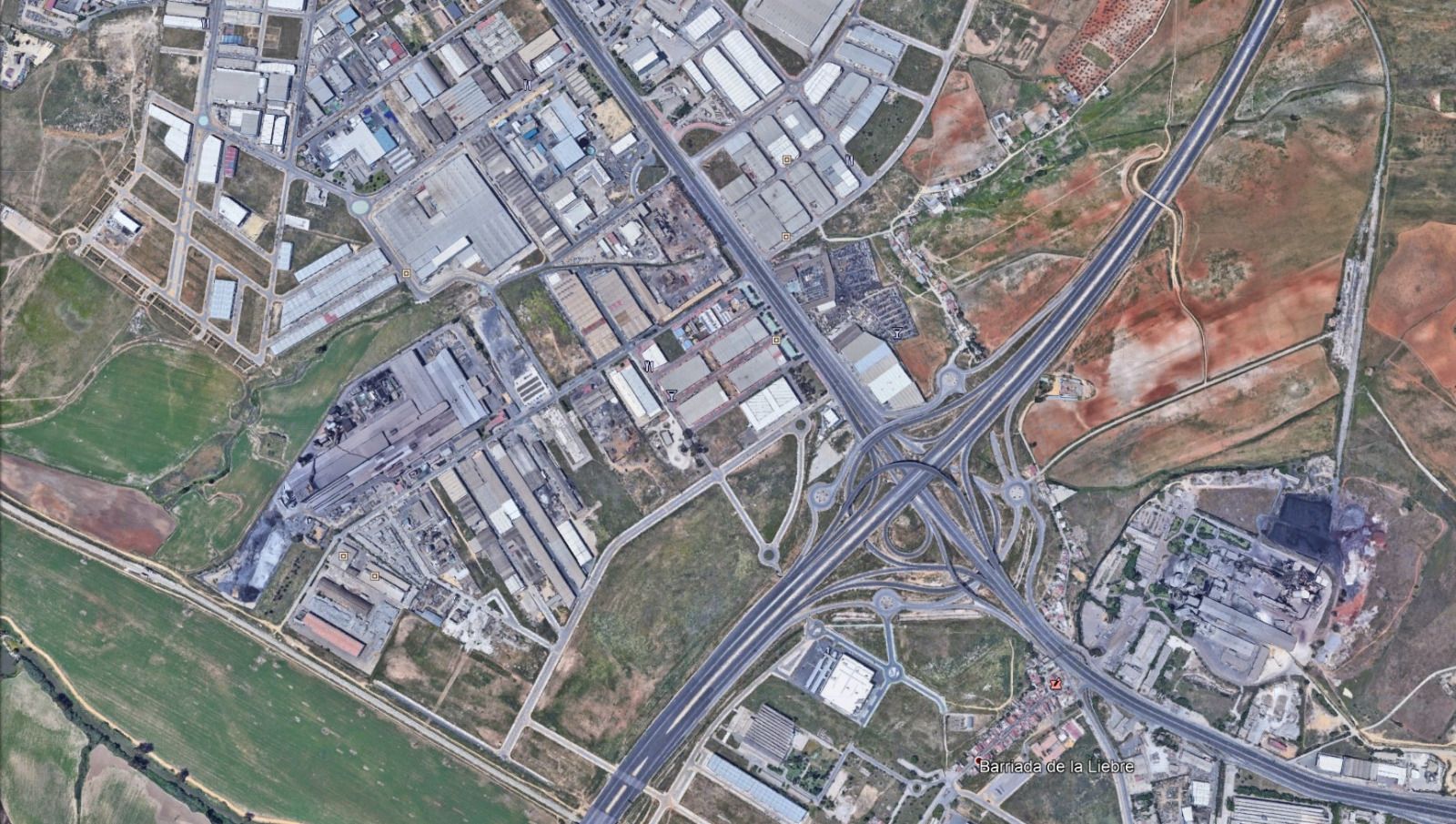 Vista aérea de los polígonos junto al nudo de la SE-40.