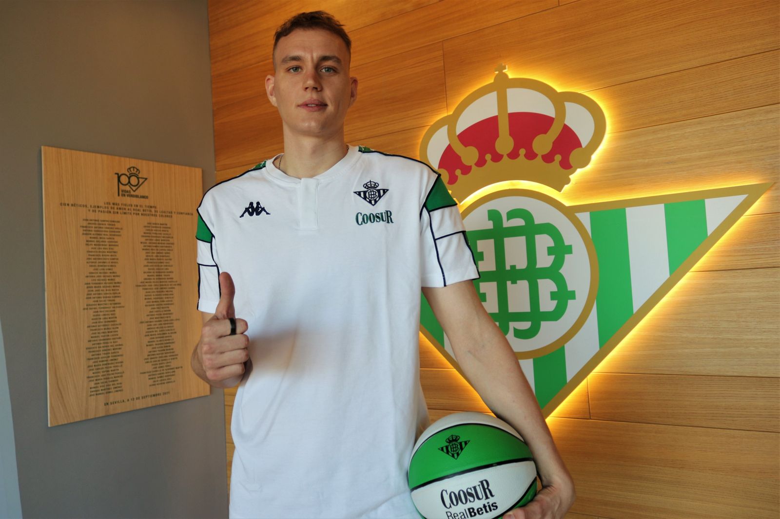 Pasecniks, en el Benito Villamarín.