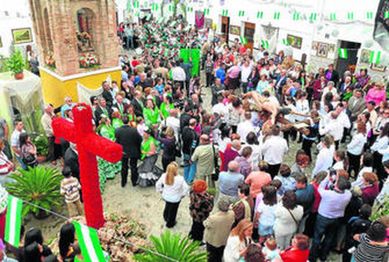 Coín se entrega a su Cruz