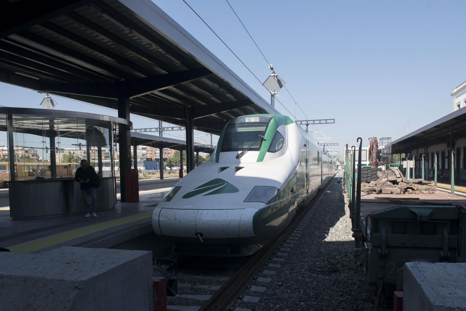 Llegada del tren laboratorio el pasado martes estacionando frente a las toperas que serán sustituidas en 2019.
