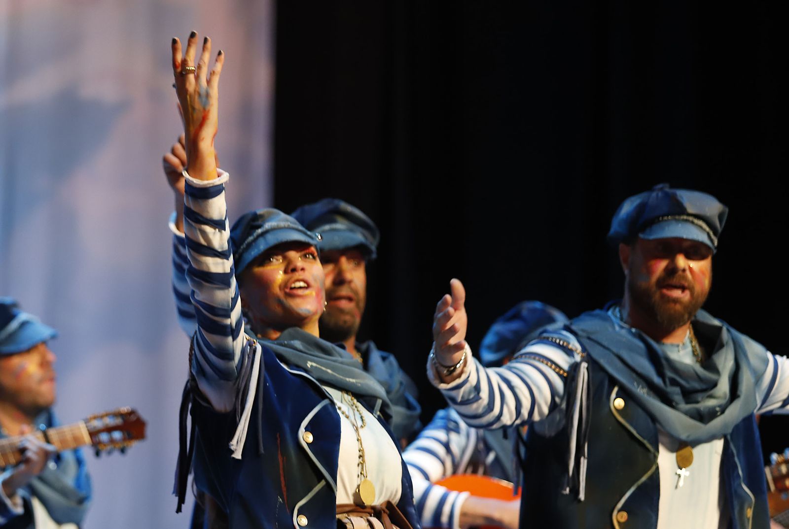 Imágenes de la actuación de la comparsa "Padre nuestro" de Alcalá de Guadaíra en el Carnaval Colombino