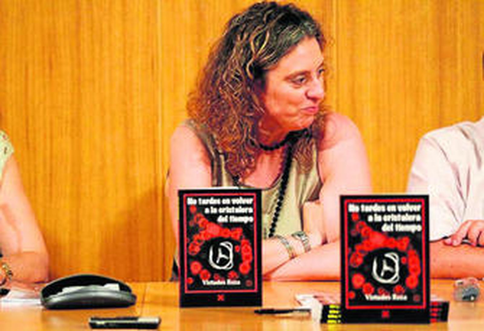 Una poetisa que saca a la luz su primer poemario