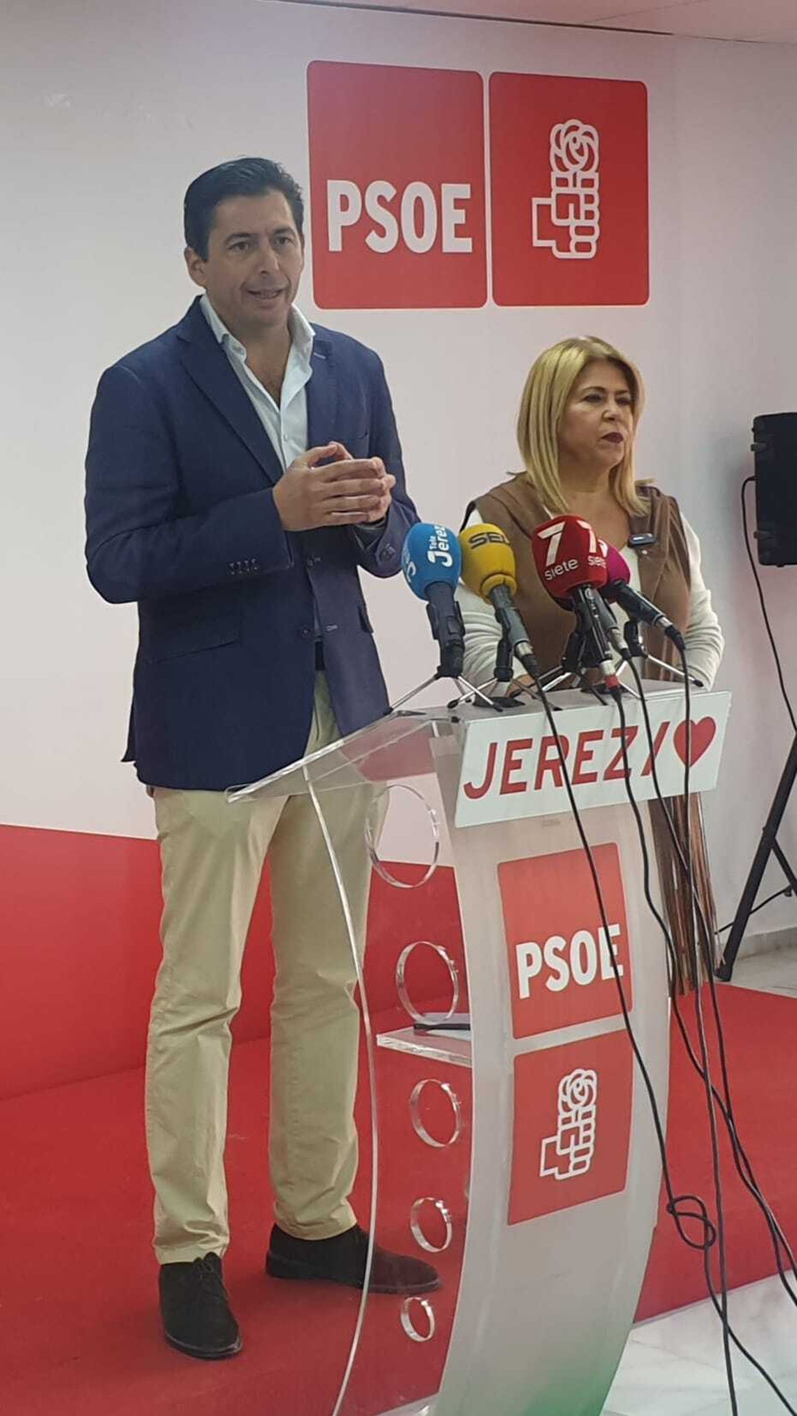 Rueda de prensa de Rafael Márquez y Mamen Sánchez.