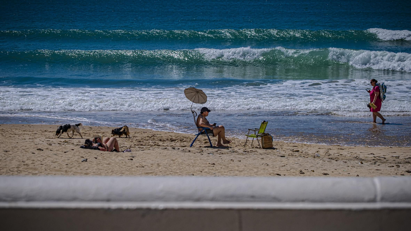 Las imágenes de las mareas vivas en pleamar de las playas de Cádiz
