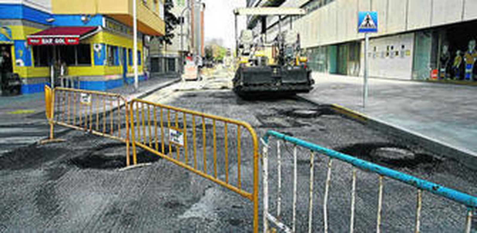 El pavimento de la zona del Fondo Norte del Carranza ha vuelto a ser levantado.