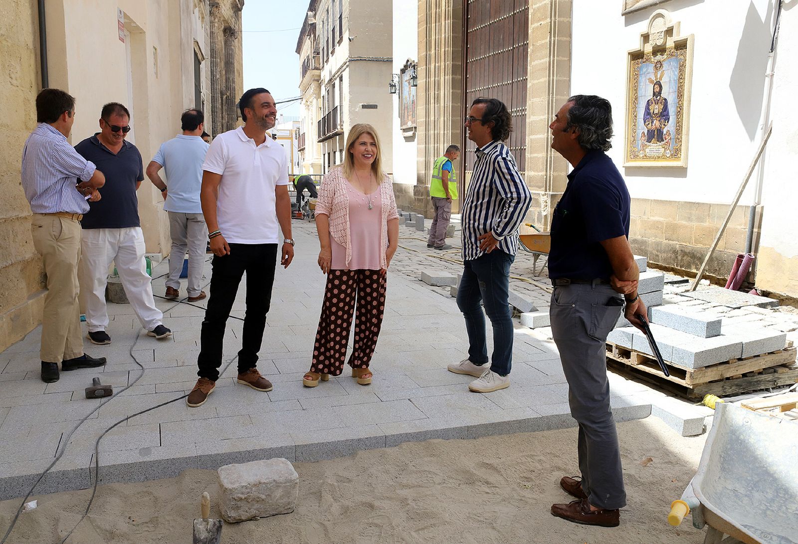 Mamen Sánchez y José Antonio Díaz, en la visita a las obras de la segunda fase de reurbanización de San Juan de los Caballeros.