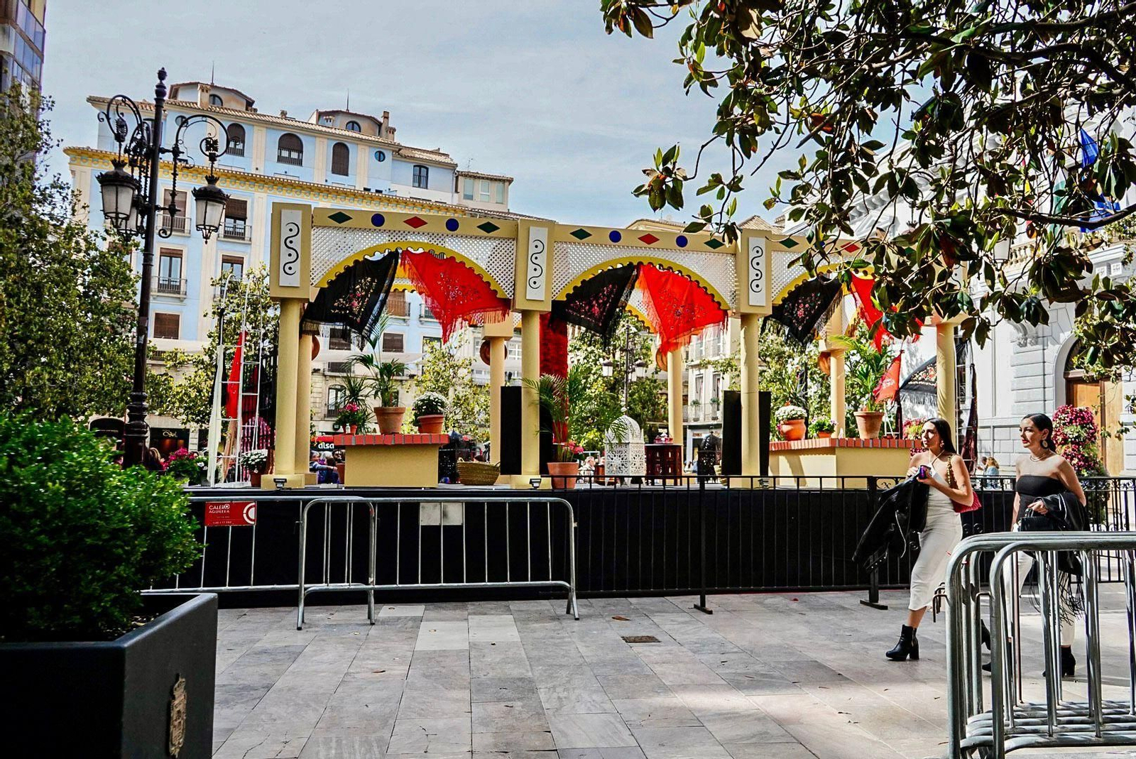 Granada ya vive las Cruces desde el día de antes: las mejores fotos