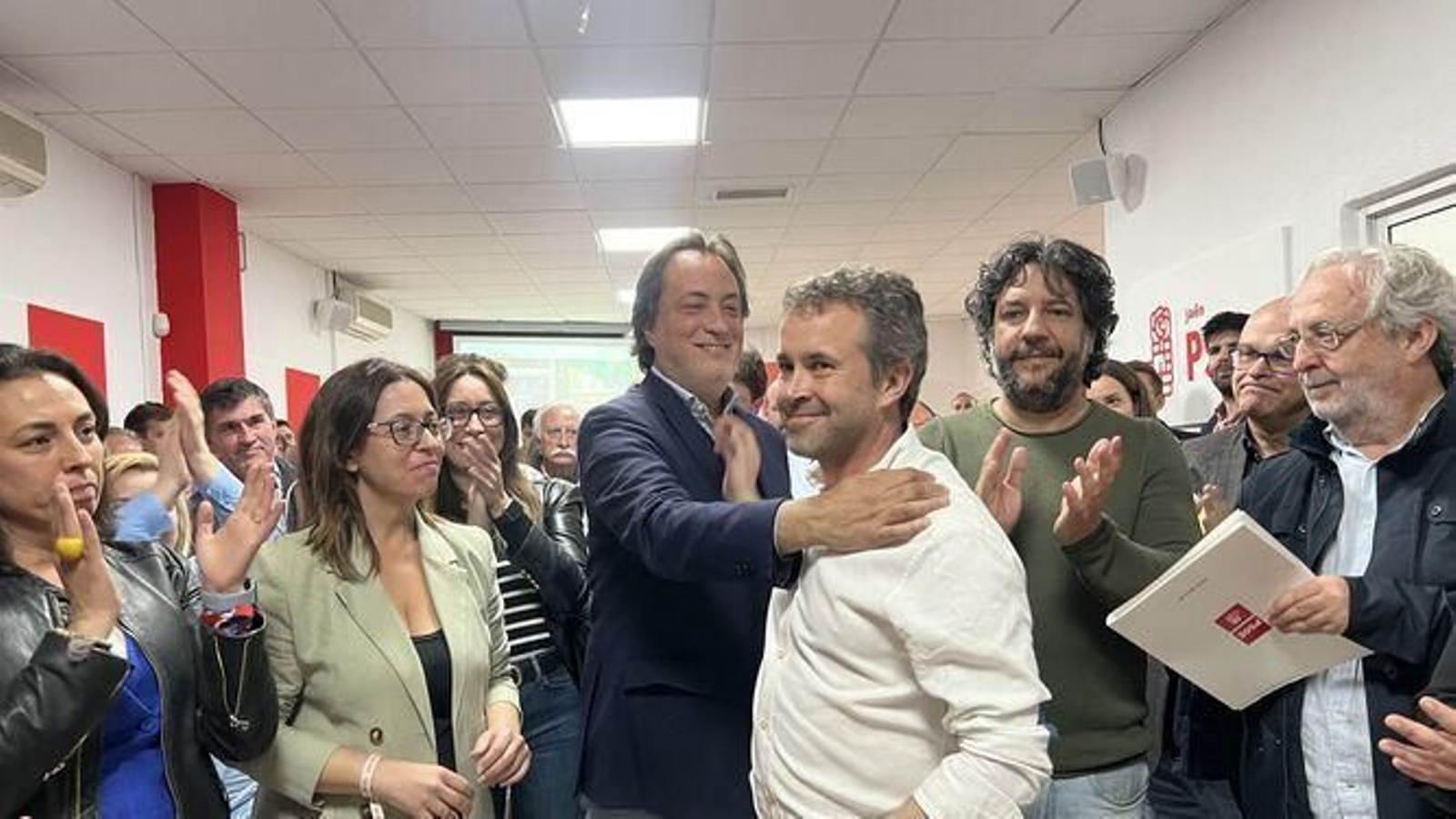 Julio Millán y África Colomo en la sede de su partido en la noche electoral.