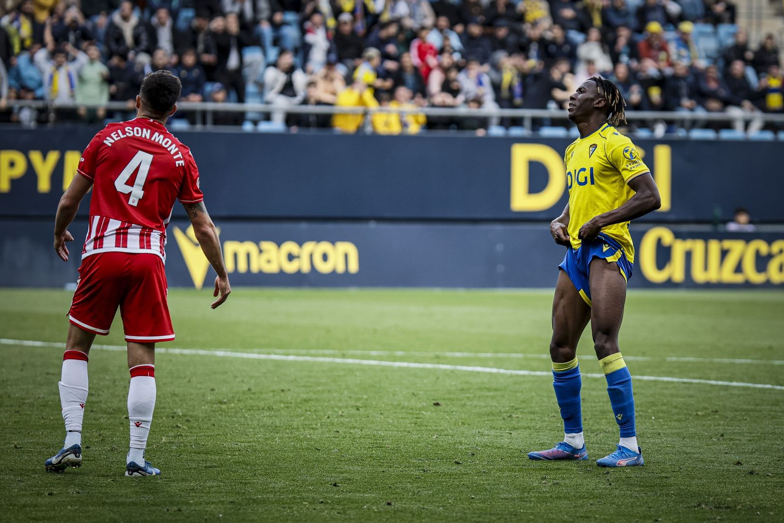 Búscate entre las imágenes del partido de fútbol Cádiz CF - UD Almería