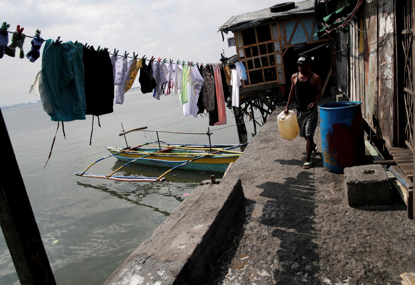 Casas en un mar de plástico filipino