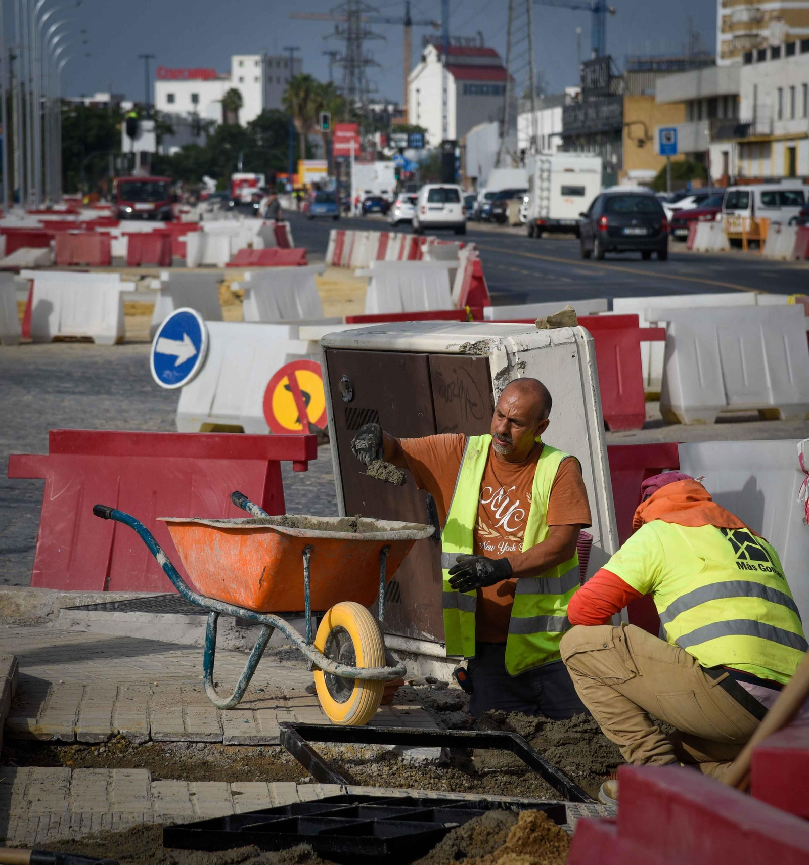Fotografías de las obras en Sevilla Este por el tranvibús