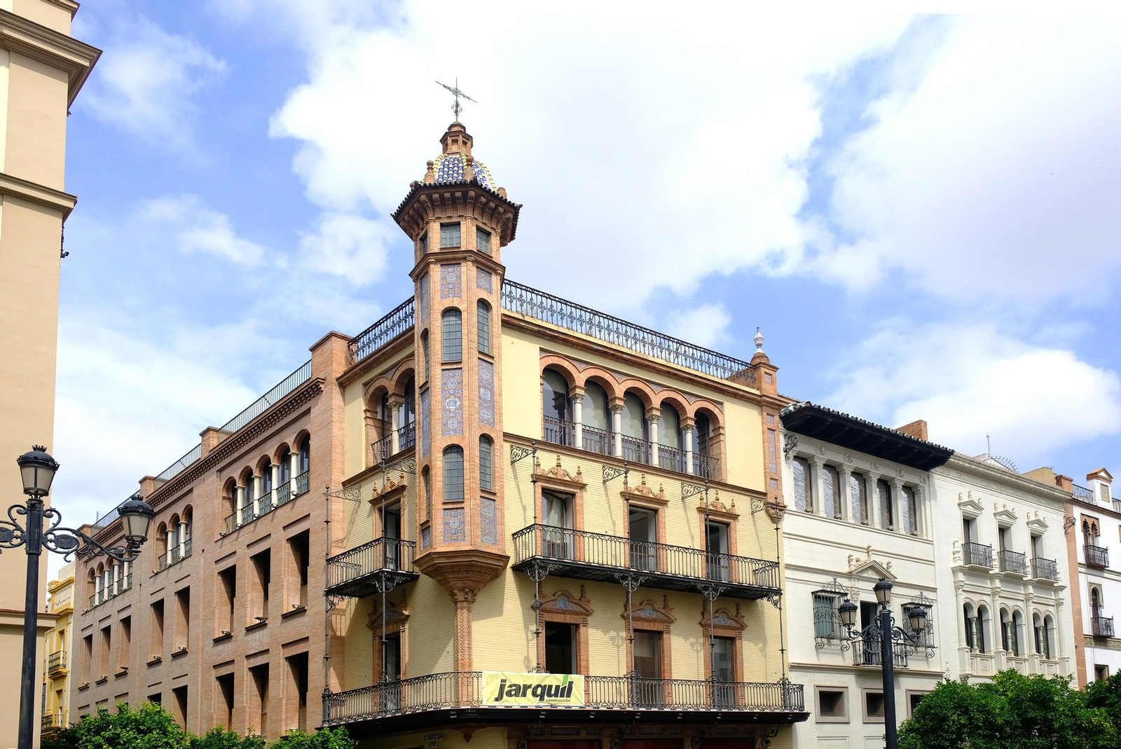 Reforma integral del edificio regionalista de la Avenida de la Constitución de Sevilla