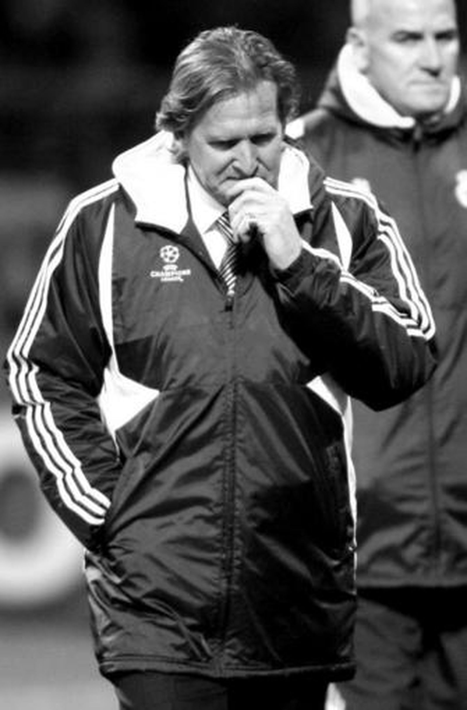Bernd Schuster, pensativo en el Weserstadio de Bremen.