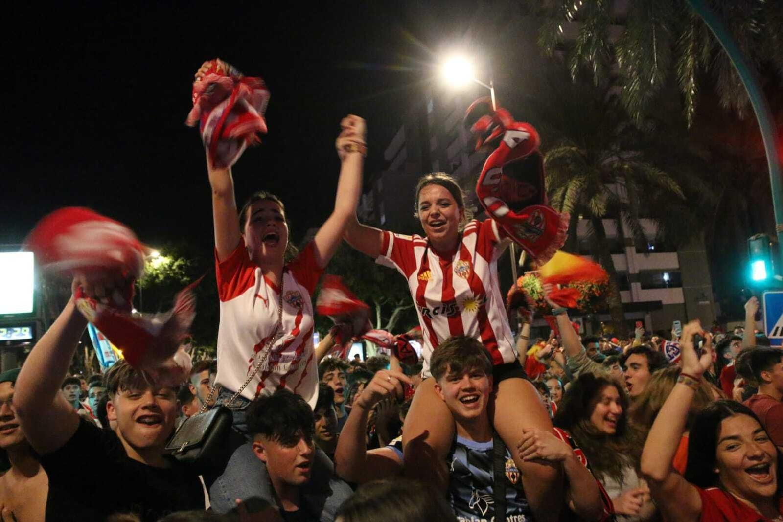 ¡La locura se desata en la Rambla de Almería!