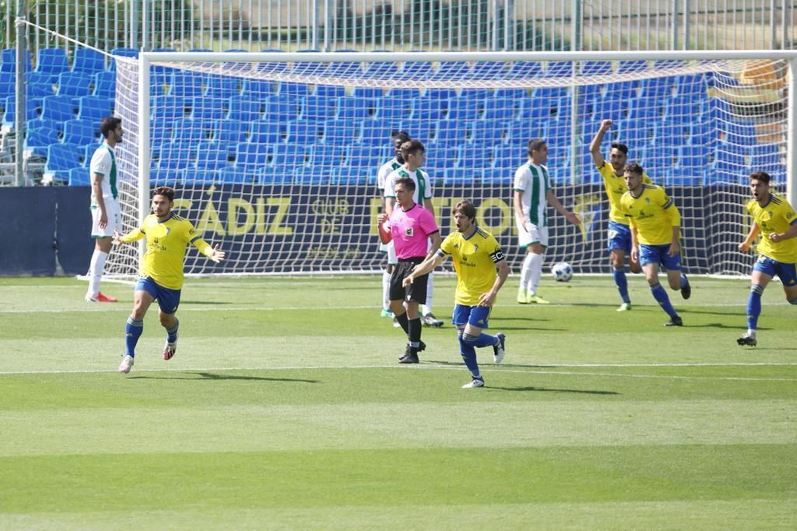 Las imágenes de la derrota del Córdoba CF ante el Cádiz B