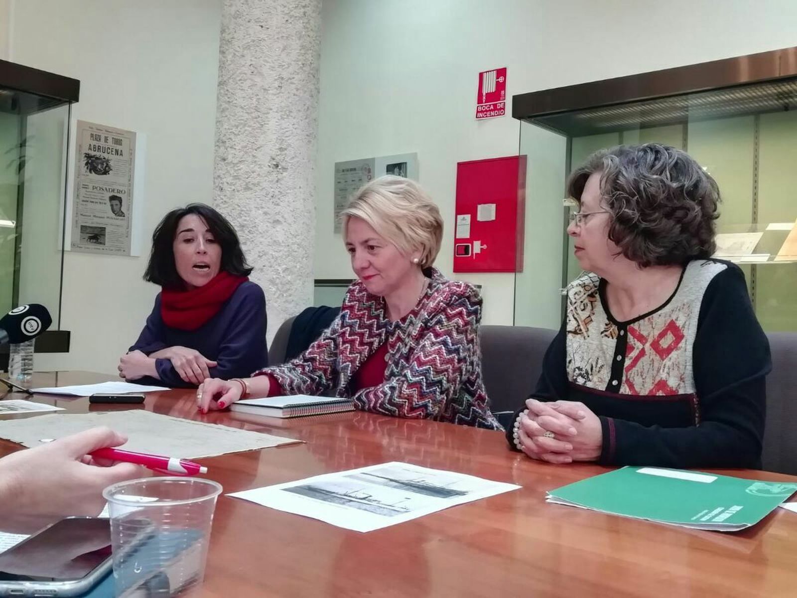 Tulia Sáez Medina con Eloisa Cabrera y María Luisa Andrés Uroz
