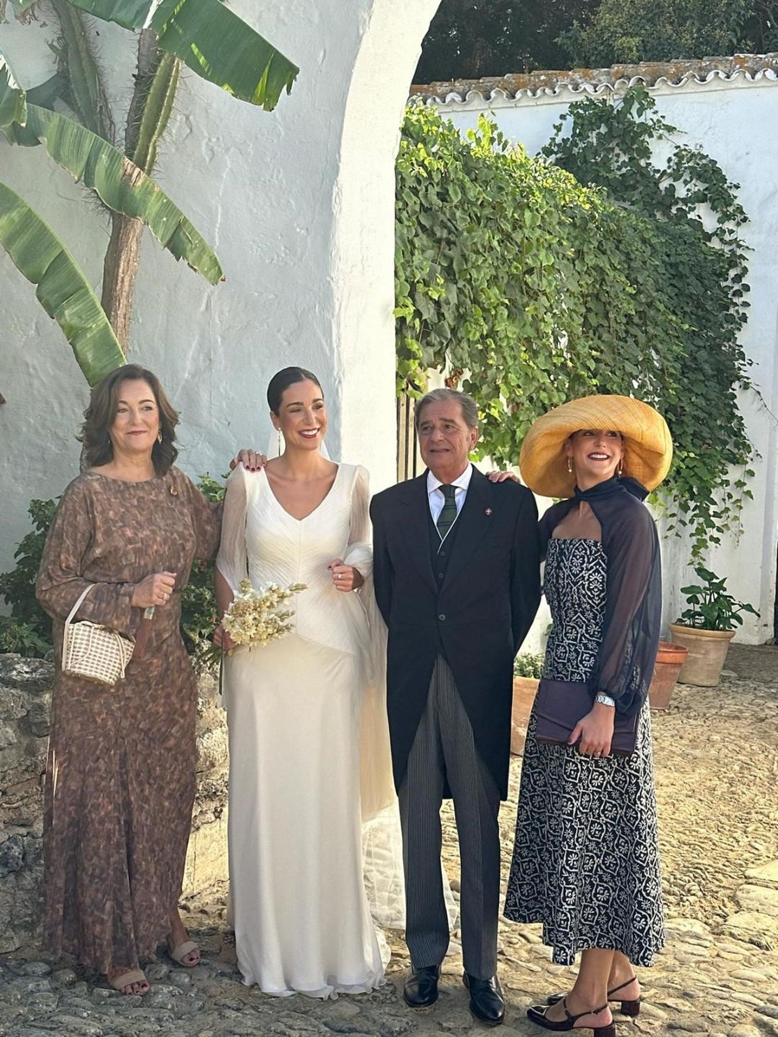 Ana Barbadillo y Alfonso Otaolaurruchi con sus hijas Ana e Iciar.