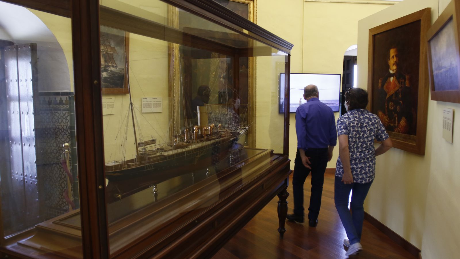 Interior de la Torre del Oro.