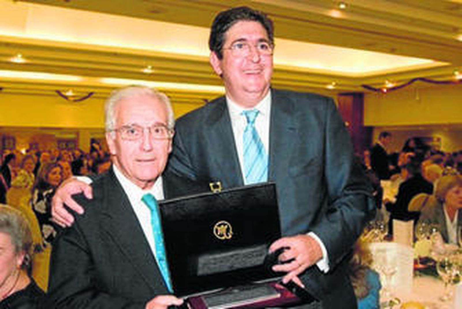 José Ángel García con el actual decano, José Joaquín Gallardo.