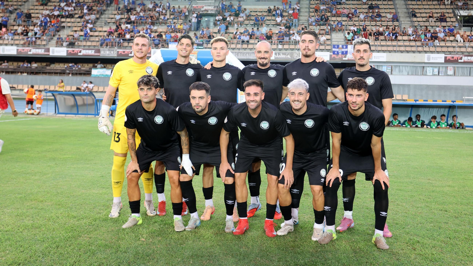 Imágenes del Trofeo Feria de la Vendimia entre el Xerez CD y el Juventud Torremolinos en Chapín