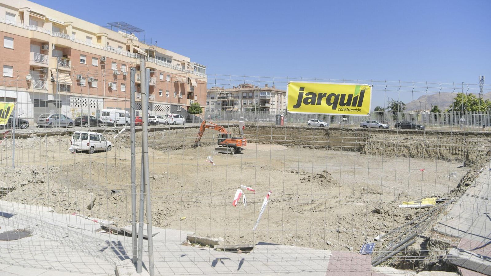 Obras de demolición en el local en el que se instalará el nuevo Consum