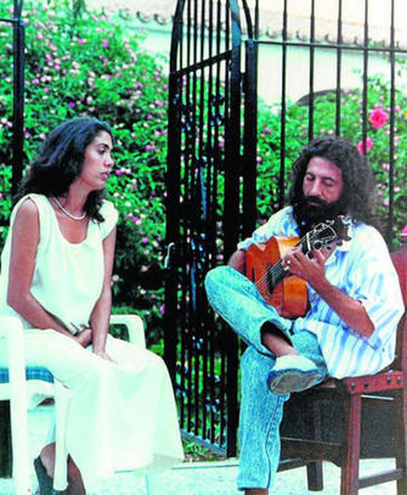 El dúo flamenco Lole y Manuel, en la época en la que cantaban los poemas de Juan Manuel Flores.