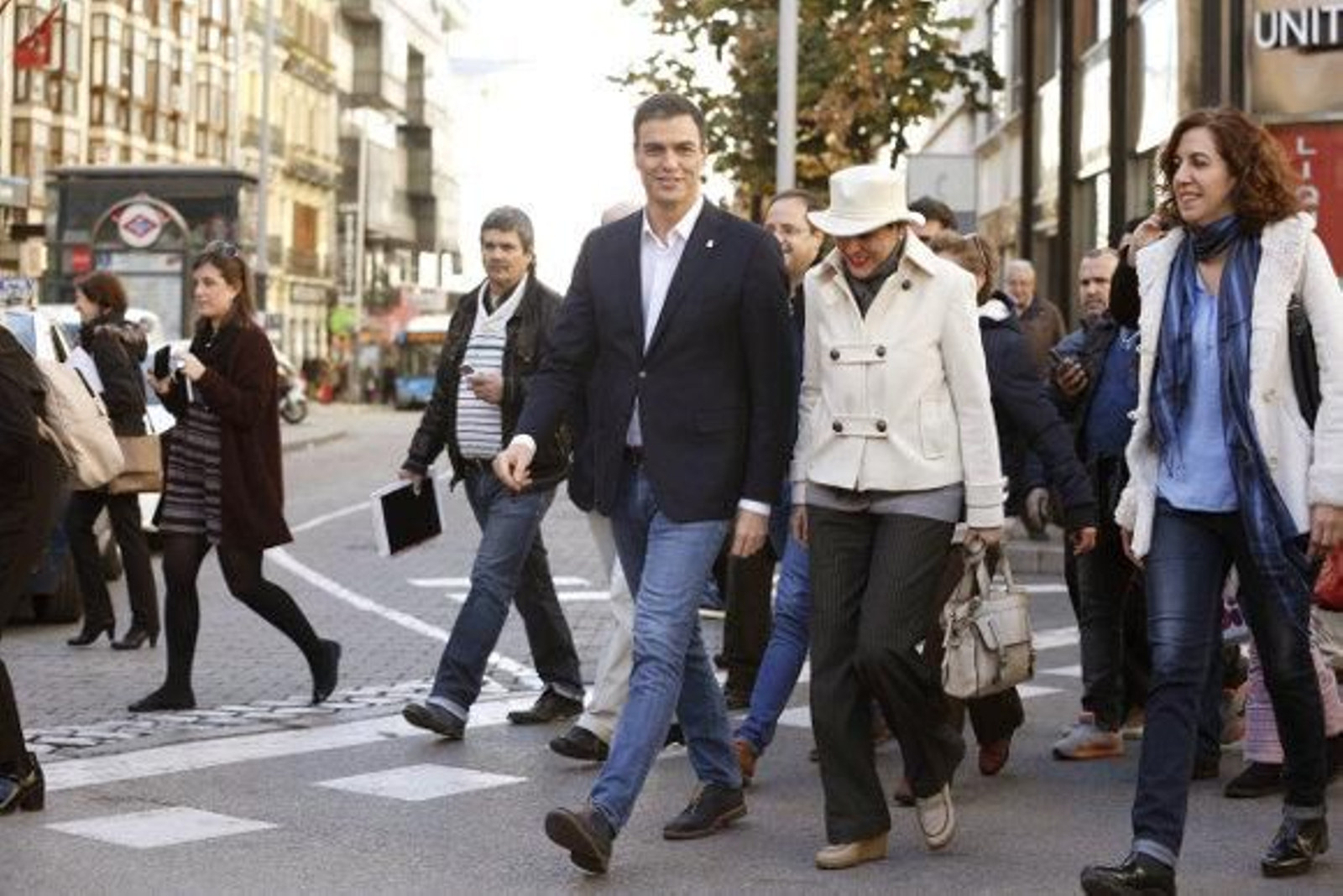 Sánchez acusa a C's y Podemos de "dañar" al PSOE para favorecer al PP