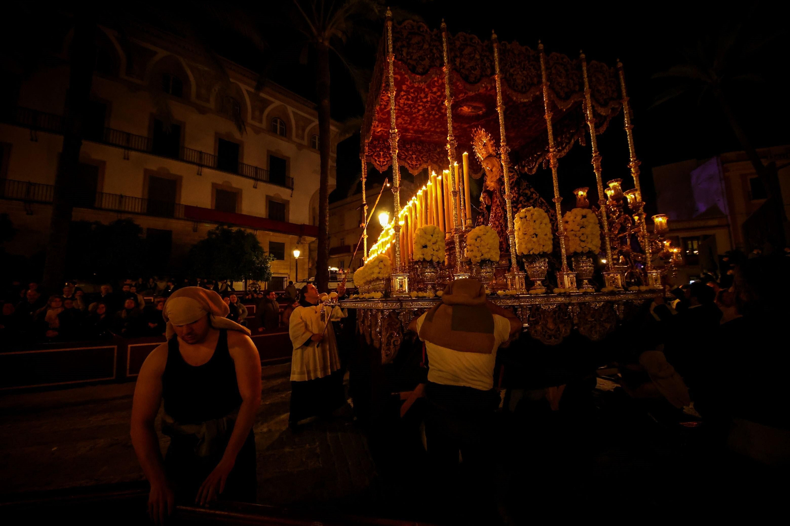 Madrugada del Viernes Santo en Jerez: imágenes de la Noche de Jesús