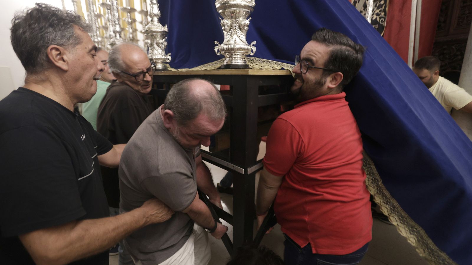 Preparativos en las iglesias de Algeciras para la Magna Mariana, en imágenes