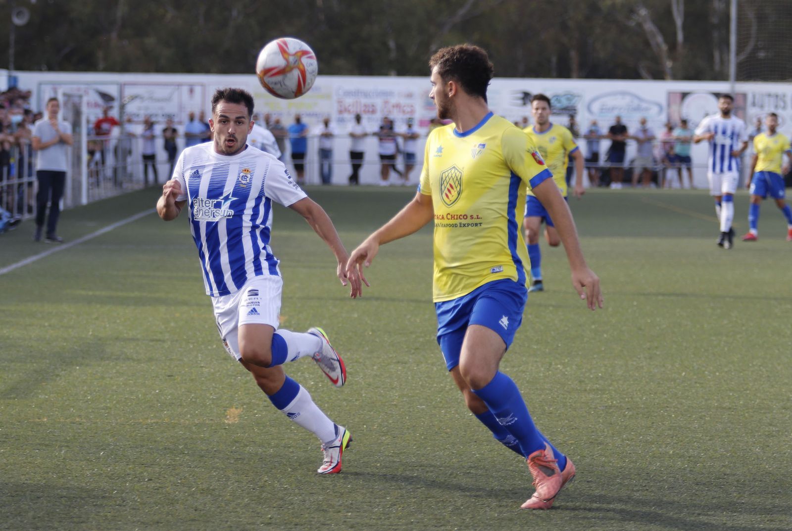 Imágenes del encuentro entre el Conil y el Recreativo de Huelva